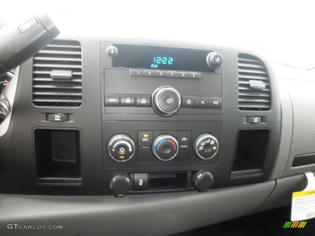 2013 GMC Sierra 2500HD Extended Cab Chassis Controls Photos