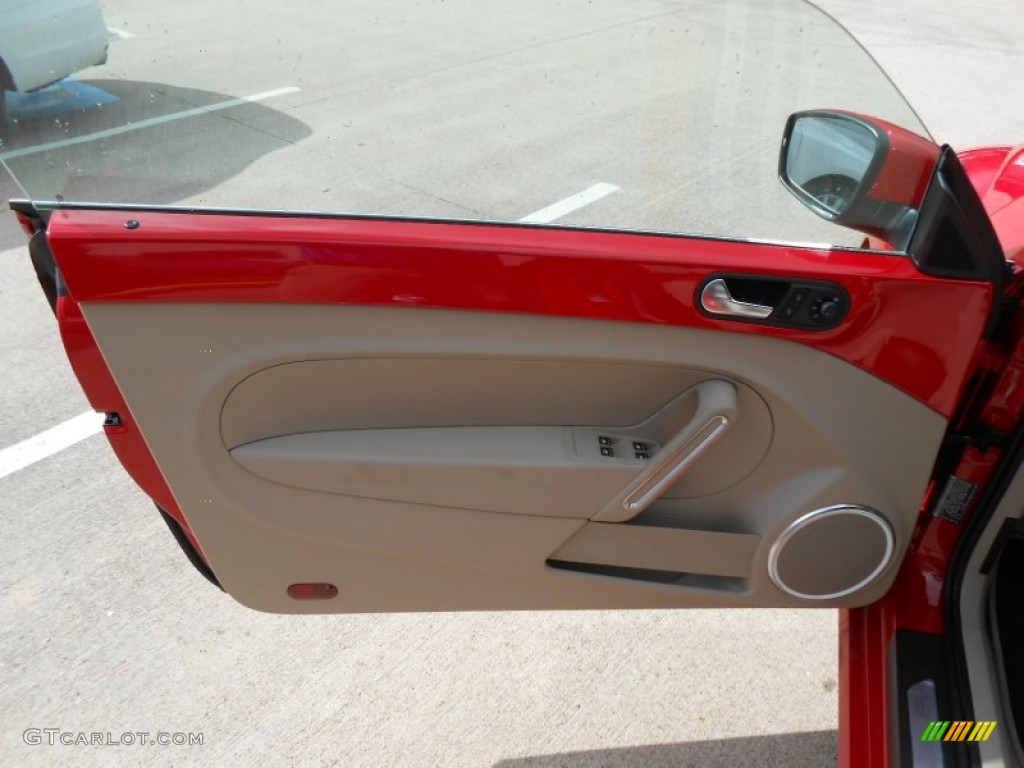 2013 Volkswagen Beetle 2.5L Convertible Beige Door Panel Photo #74336776