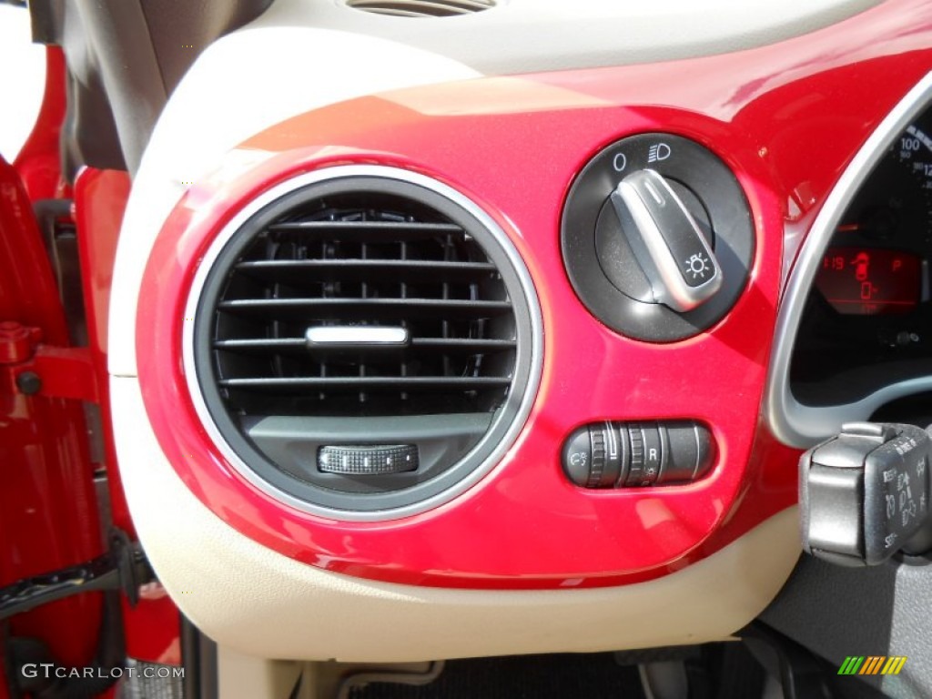 2013 Volkswagen Beetle 2.5L Convertible Controls Photo #74336976