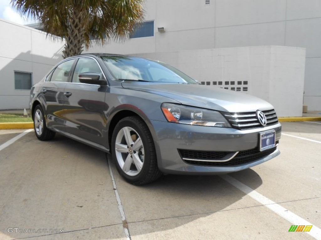 2013 Passat 2.5L SE - Platinum Gray Metallic / Moonrock Gray photo #1