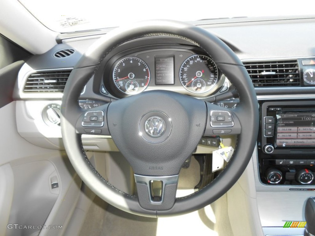 2013 Volkswagen Passat 2.5L SE Moonrock Gray Steering Wheel Photo #74337393