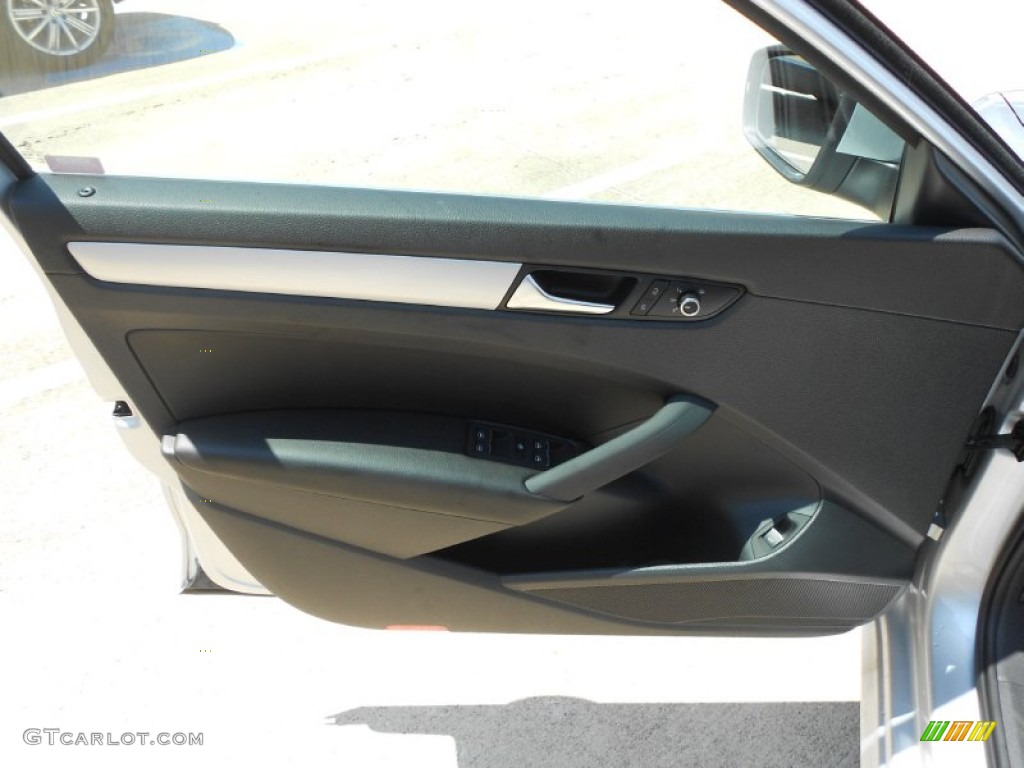 2013 Volkswagen Passat 2.5L SE Titan Black Door Panel Photo #74337749