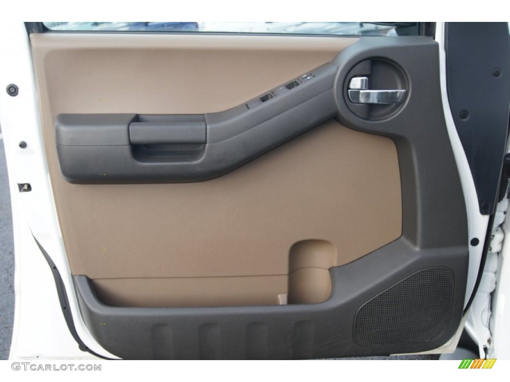 2005 Nissan Xterra S 4x4 Desert/Graphite Door Panel Photo #74340713