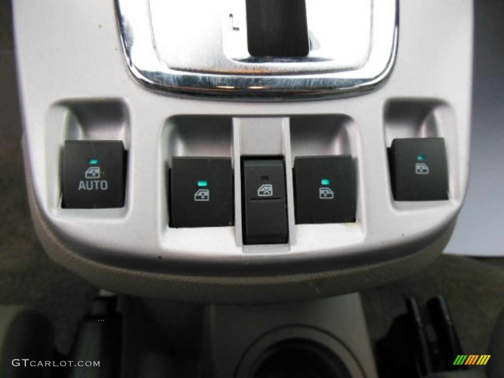 2009 Chevrolet Equinox LT AWD Controls Photo #74341013