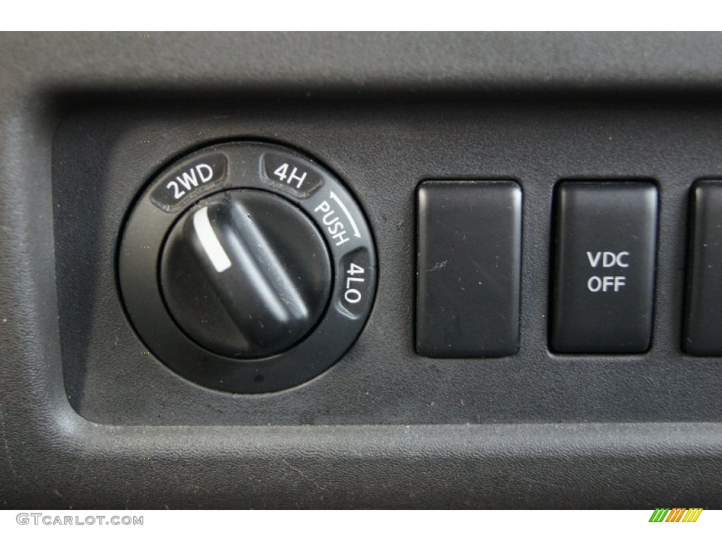 2005 Nissan Xterra S 4x4 Controls Photo #74341019