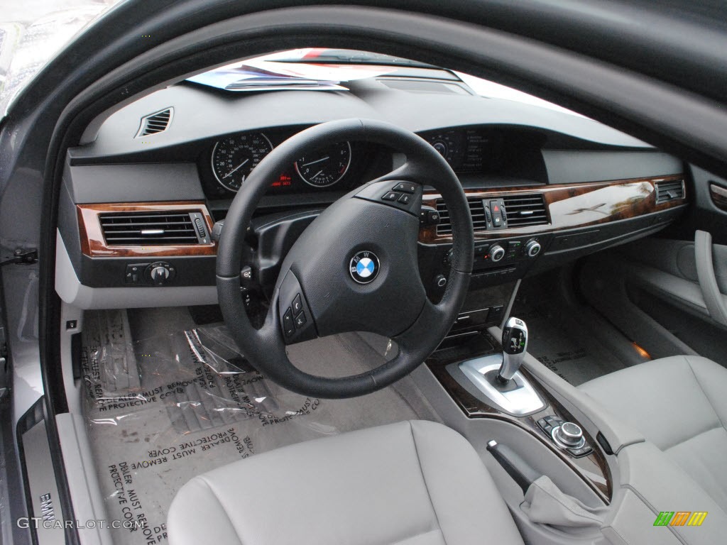 Gray Interior 2010 BMW 5 Series 528i Sedan Photo #74341385