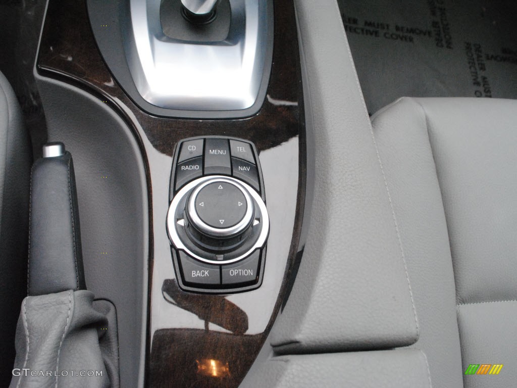 2010 BMW 5 Series 528i Sedan Controls Photo #74341601