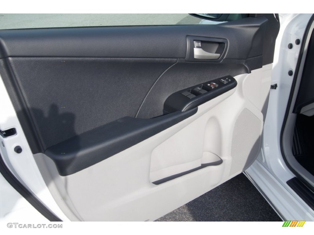 2012 Camry LE - Super White / Ash photo #8