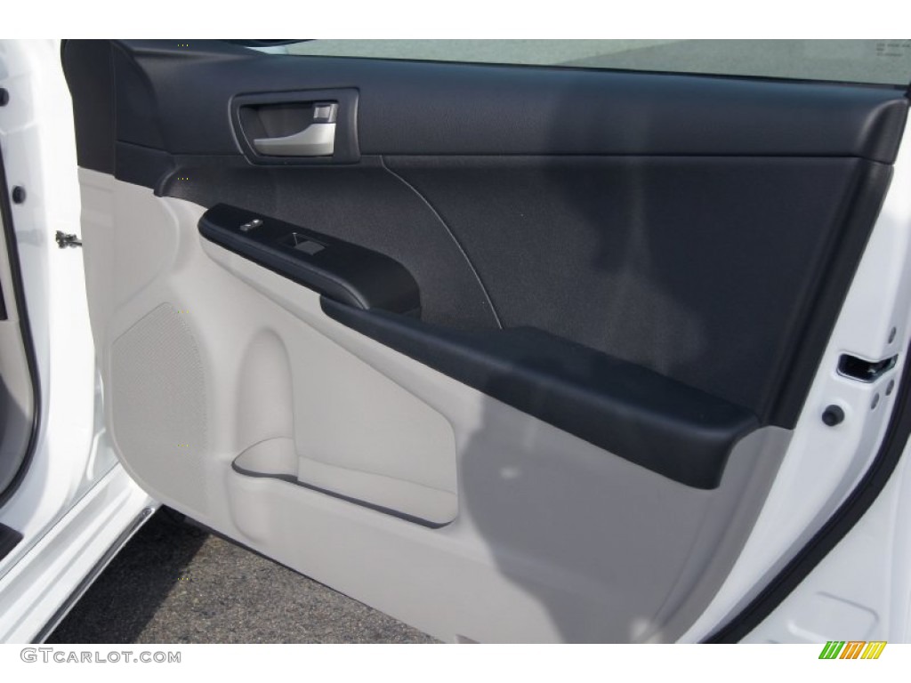 2012 Camry LE - Super White / Ash photo #17