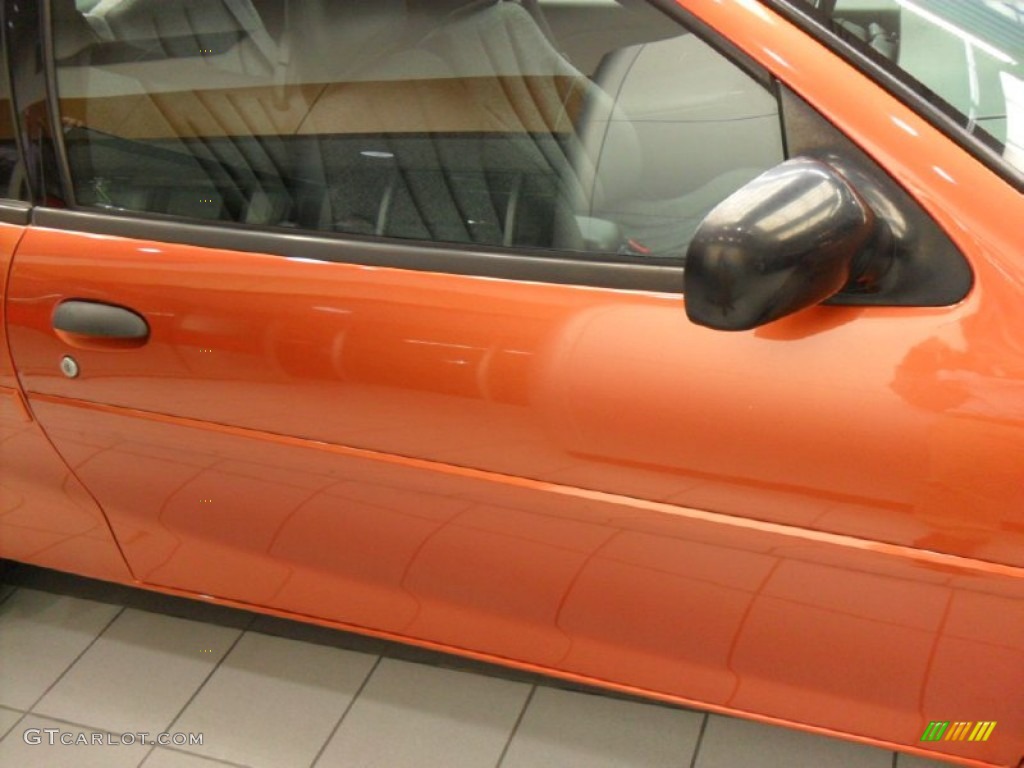 2005 Cavalier Coupe - Sunburst Orange Metallic / Graphite Gray photo #13