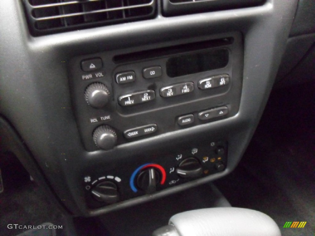2005 Chevrolet Cavalier Coupe Controls Photo #74347607