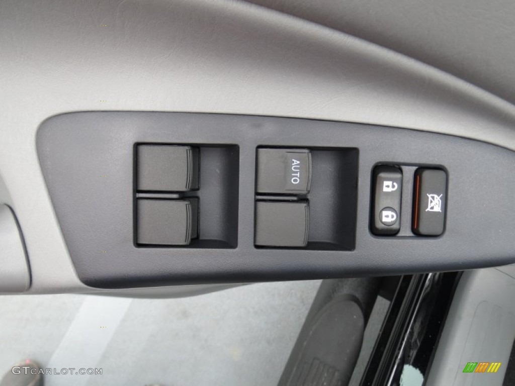 2013 Toyota Tacoma V6 TRD Sport Double Cab 4x4 Controls Photo #74348006