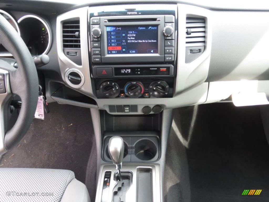 2013 Toyota Tacoma V6 TRD Sport Double Cab 4x4 Controls Photo #74348091