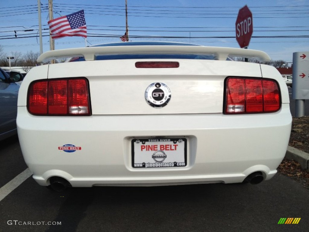 2007 Mustang GT Premium Coupe - Performance White / Dark Charcoal photo #5