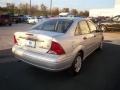 2004 CD Silver Metallic Ford Focus SE Sedan  photo #5