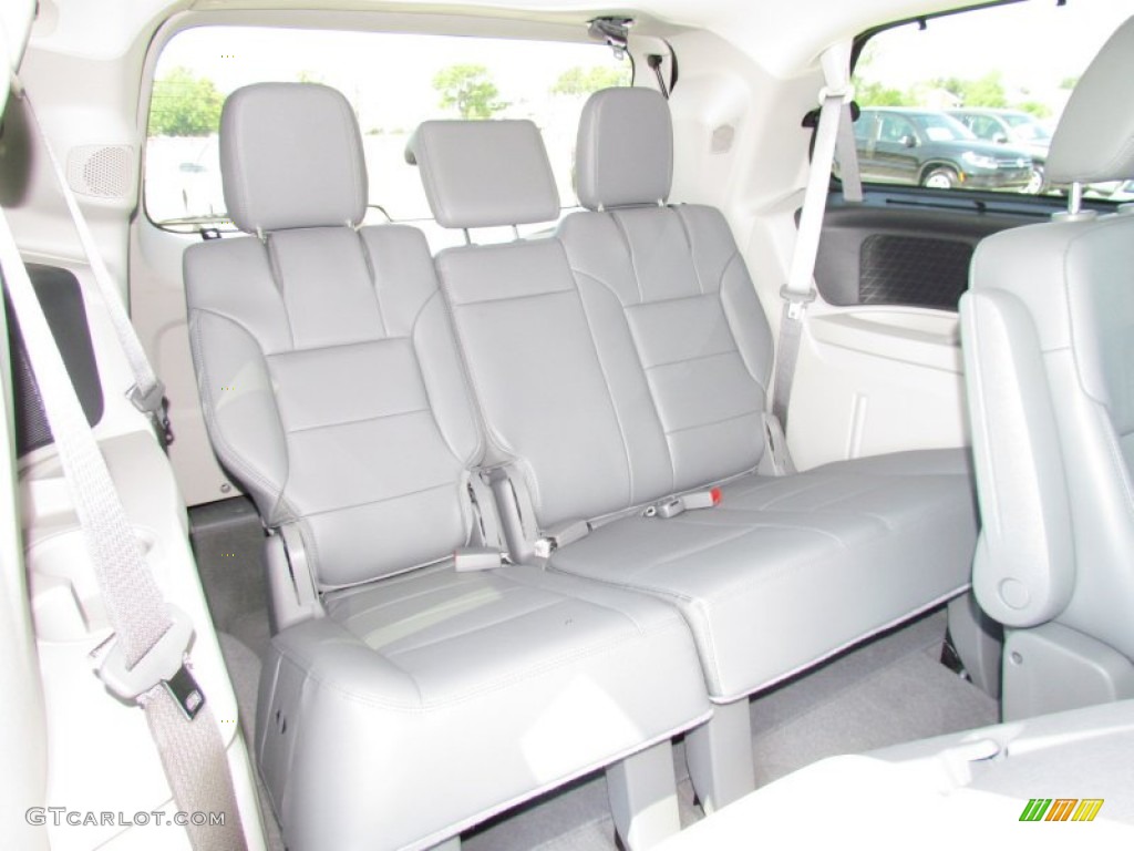 Aero Gray Interior 2011 Volkswagen Routan SEL Photo #74355102