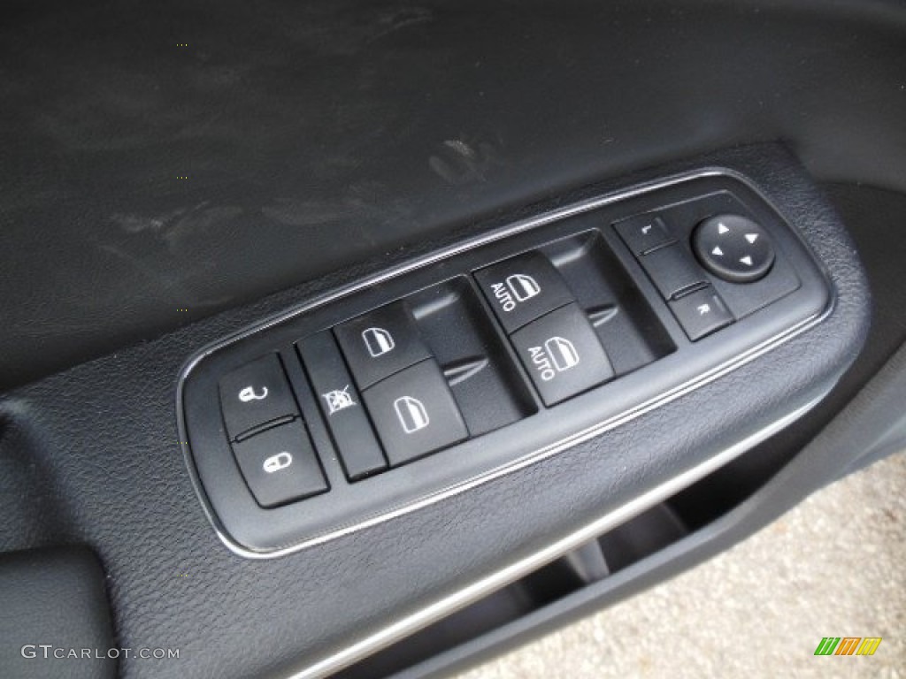 2013 Chrysler 300 AWD Controls Photo #74358884