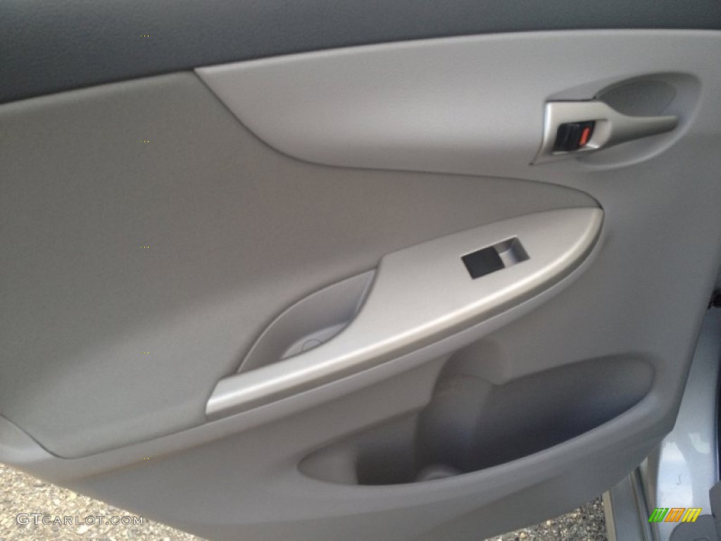 2010 Corolla  - Classic Silver Metallic / Ash photo #9