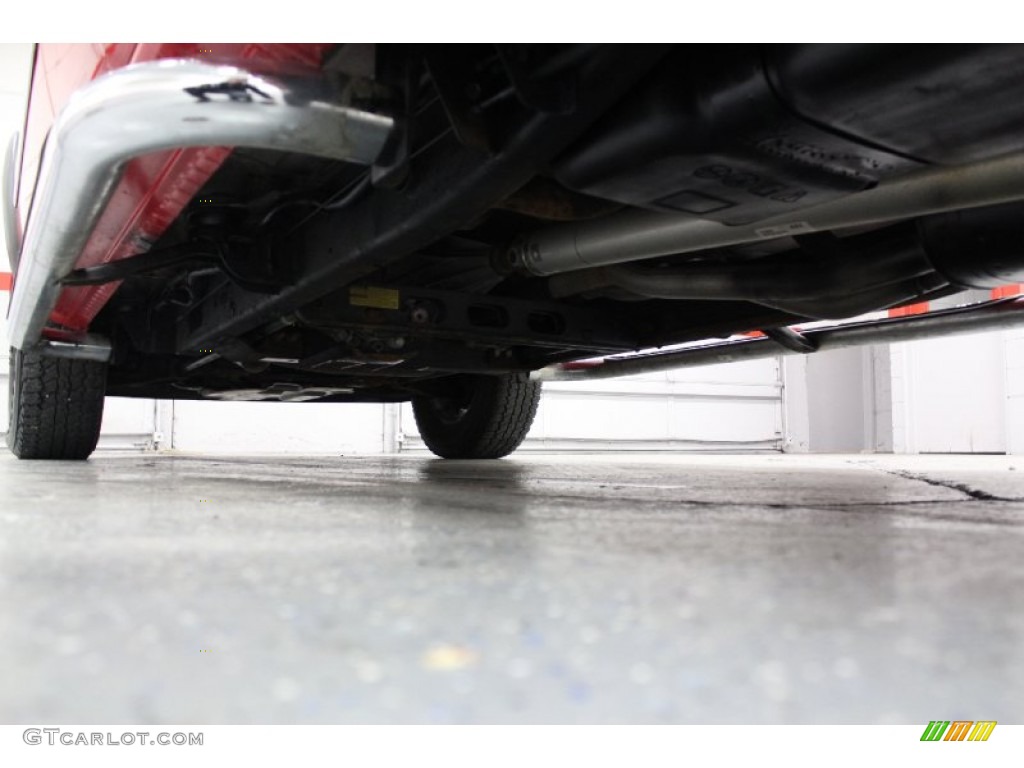 2006 GMC Sierra 1500 SLE Extended Cab 4x4 Undercarriage Photo #74360171