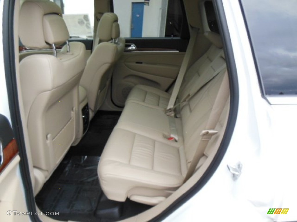 2013 Jeep Grand Cherokee Limited 4x4 Rear Seat Photo #74360894