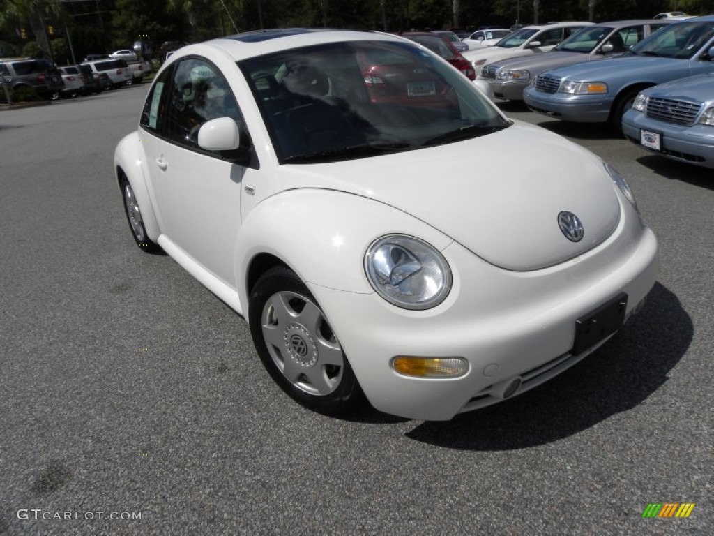 White Volkswagen New Beetle