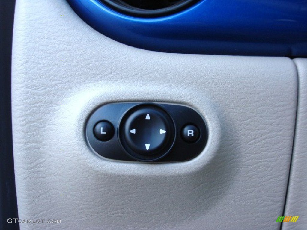 2005 Chrysler PT Cruiser Touring Controls Photo #74371079