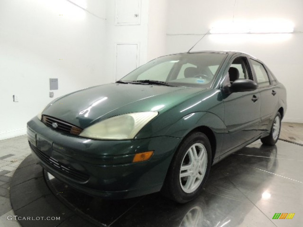 2001 Focus SE Sedan - Rainforest Green Metallic / Medium Graphite Grey photo #1
