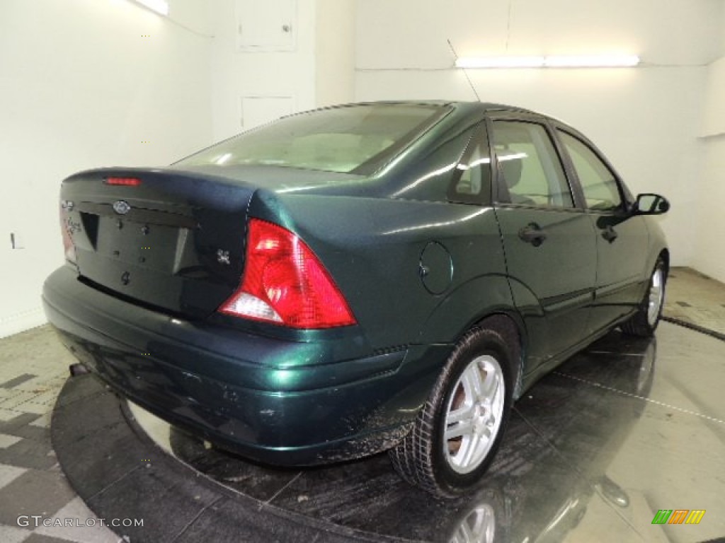 2001 Focus SE Sedan - Rainforest Green Metallic / Medium Graphite Grey photo #6