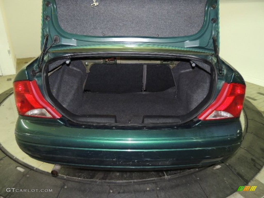 2001 Focus SE Sedan - Rainforest Green Metallic / Medium Graphite Grey photo #8
