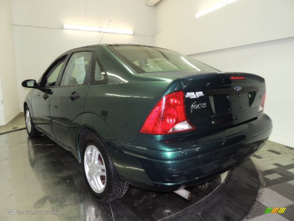 2001 Focus SE Sedan - Rainforest Green Metallic / Medium Graphite Grey photo #9