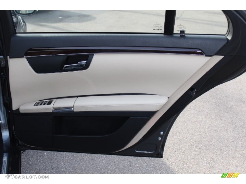 2007 Mercedes-Benz S 550 4Matic Sedan Beige/Black Door Panel Photo #74377707