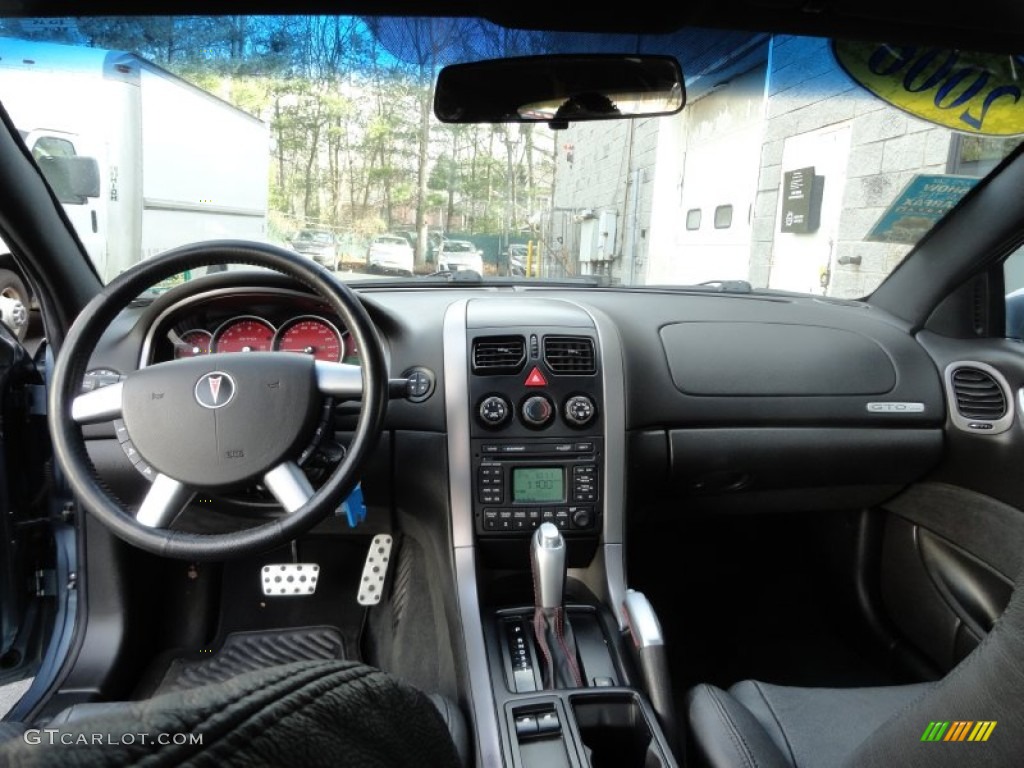 2006 Pontiac GTO Coupe Black Dashboard Photo #74380420