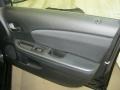 Black - 200 LX Sedan Photo No. 33