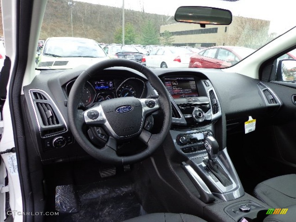 2013 Ford Focus Titanium Sedan Dashboard Photos