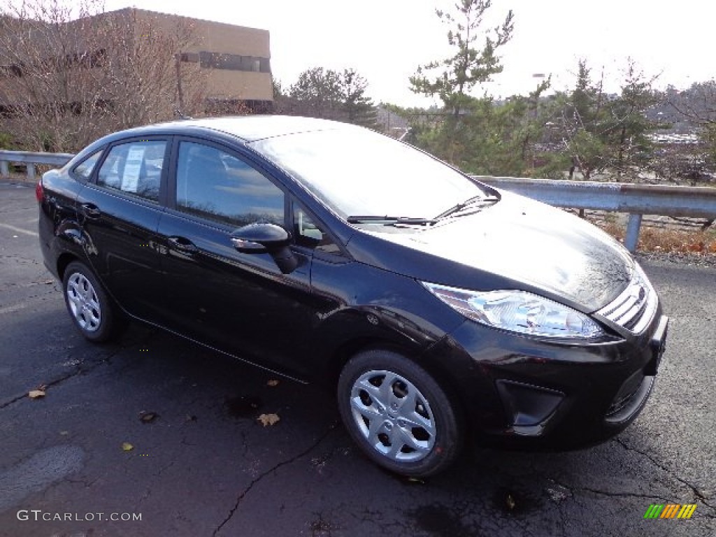 2013 Fiesta SE Sedan - Tuxedo Black / Charcoal Black photo #1