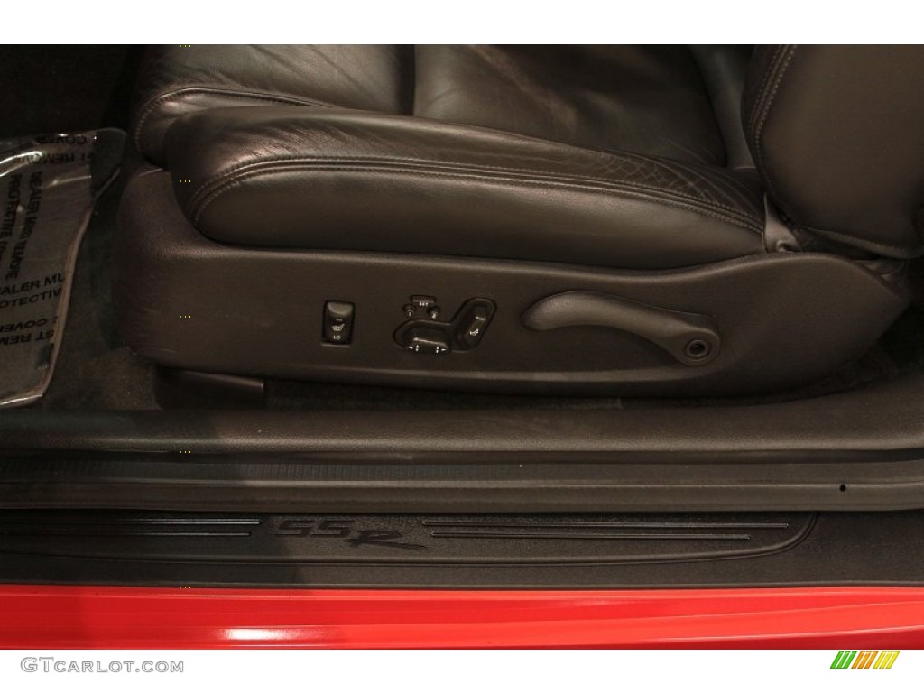 2004 SSR  - Redline Red / Ebony photo #22
