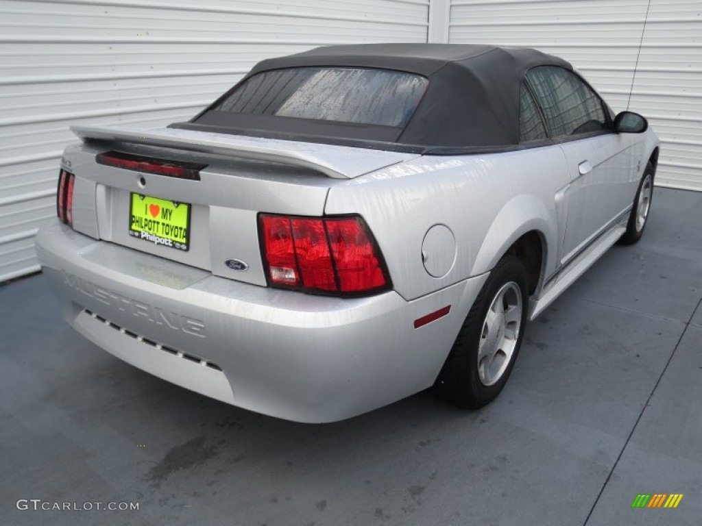 2000 Mustang V6 Convertible - Silver Metallic / Dark Charcoal photo #3