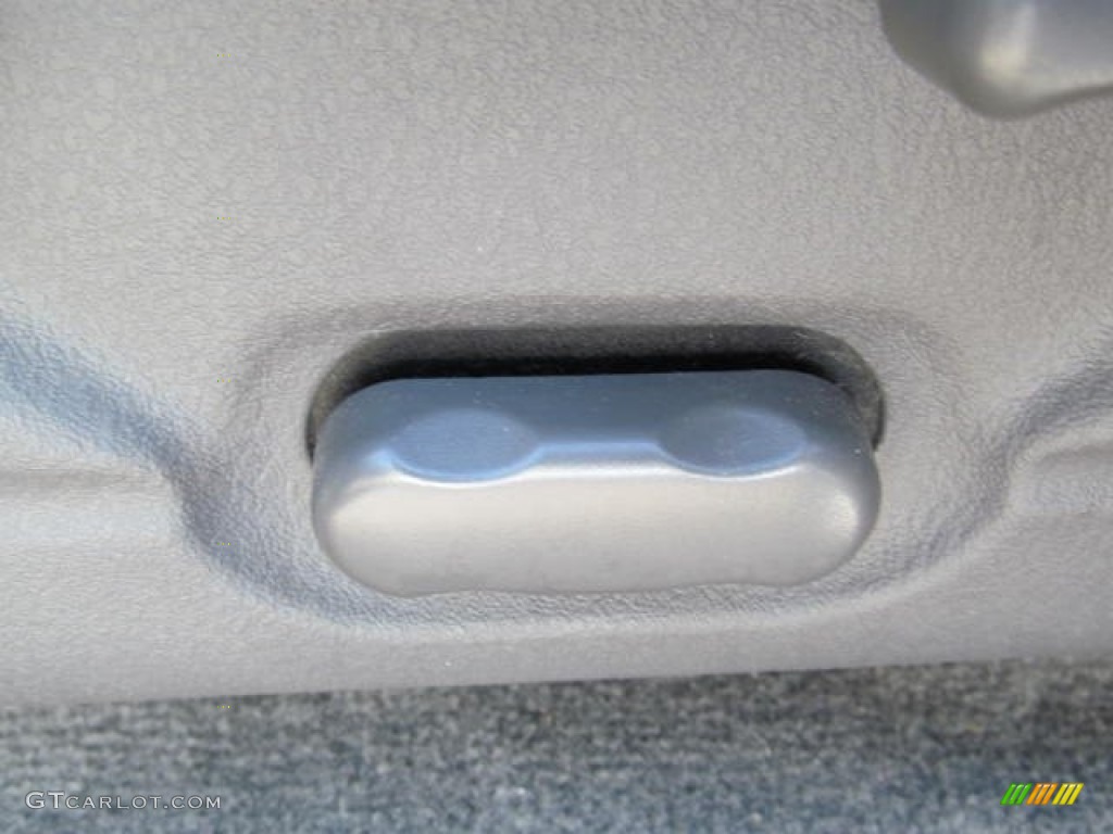 2002 Explorer XLT 4x4 - Black Clearcoat / Graphite photo #12