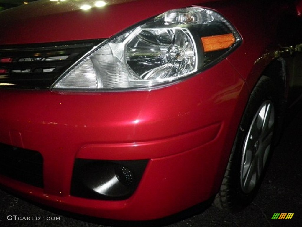 2011 Versa 1.8 S Sedan - Red Brick / Charcoal photo #7