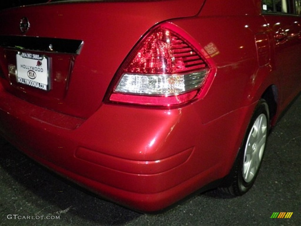 2011 Versa 1.8 S Sedan - Red Brick / Charcoal photo #17