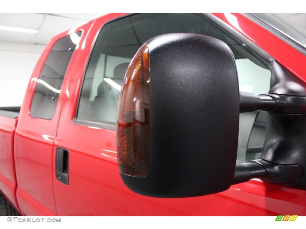 2006 F350 Super Duty XLT SuperCab 4x4 - Red Clearcoat / Medium Flint photo #28