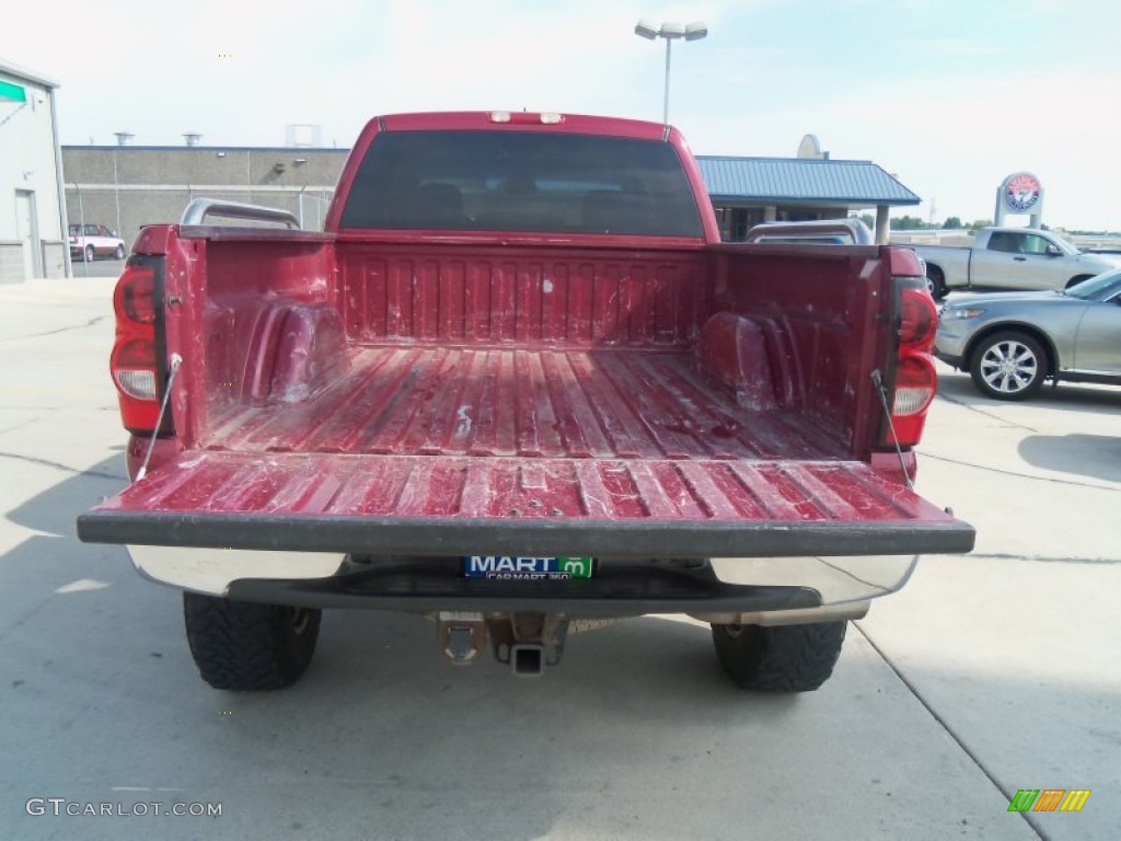 2005 Silverado 2500HD LT Crew Cab 4x4 - Sport Red Metallic / Dark Charcoal photo #34