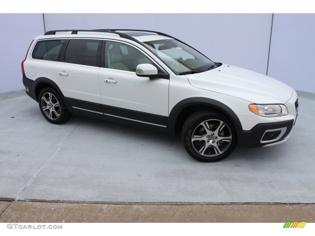 2013 XC70 T6 AWD - Ice White / T6 Soft Beige/Sandstone photo #1