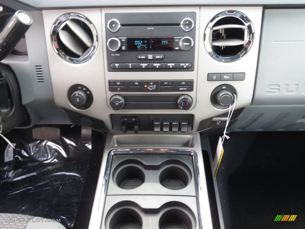 2013 Ford F250 Super Duty XLT Crew Cab 4x4 Controls Photo #74399672