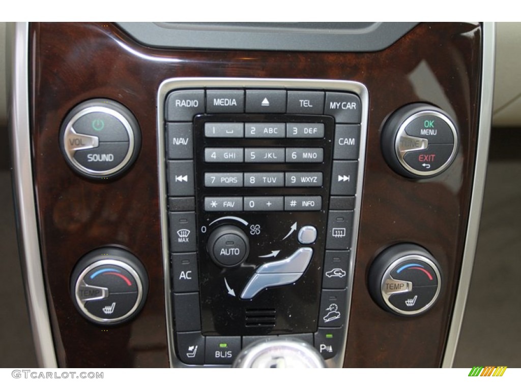 2013 Volvo XC70 T6 AWD Controls Photo #74400094
