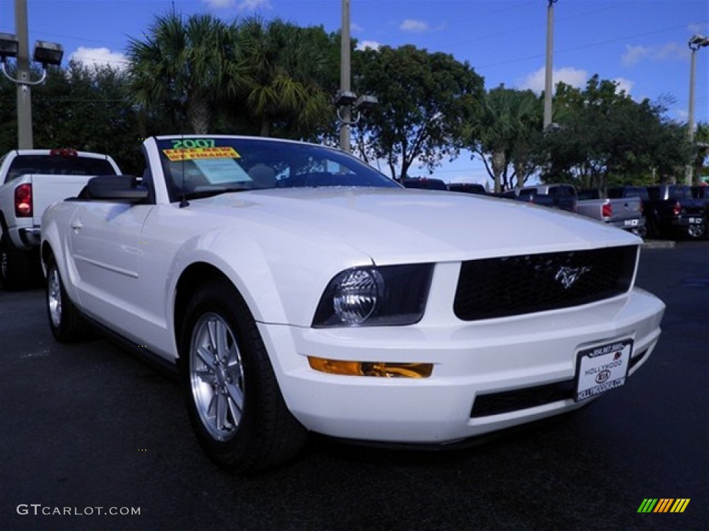 2007 Mustang V6 Deluxe Convertible - Performance White / Roush Black/Grey photo #19