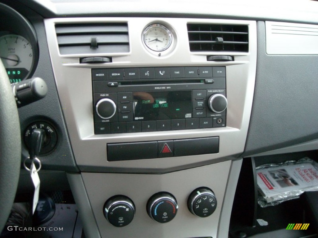 2007 Chrysler Sebring Sedan Controls Photo #74402983