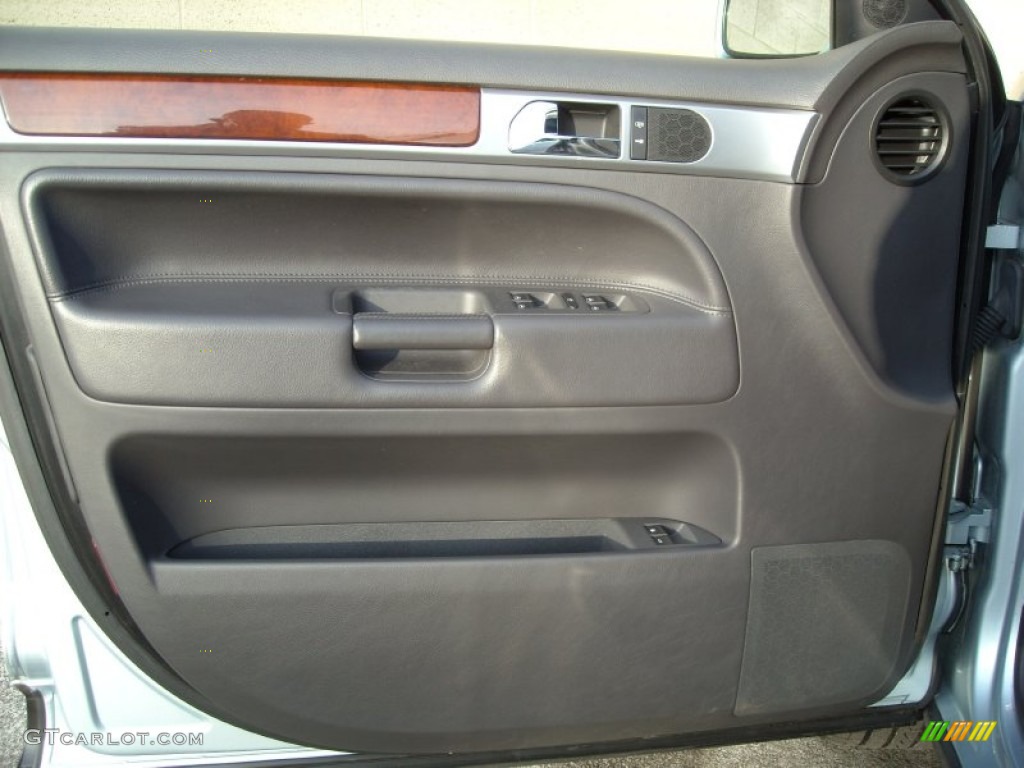 2004 Volkswagen Touareg V8 Anthracite Door Panel Photo #74405917