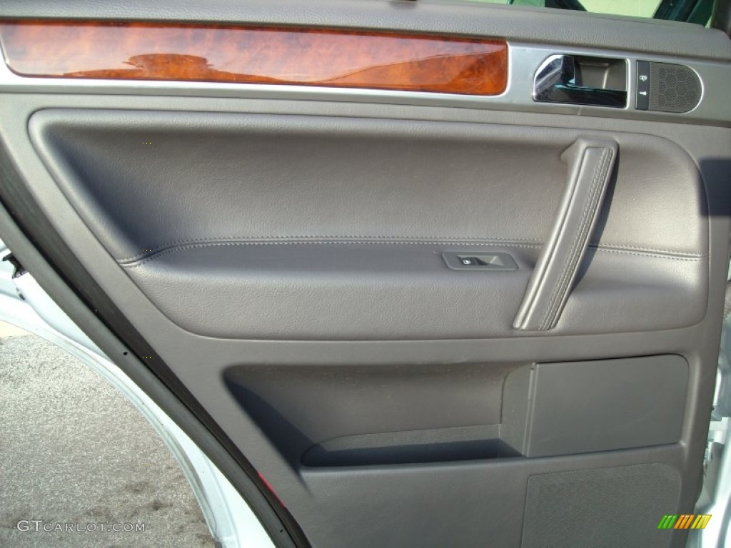 2004 Volkswagen Touareg V8 Anthracite Door Panel Photo #74405946