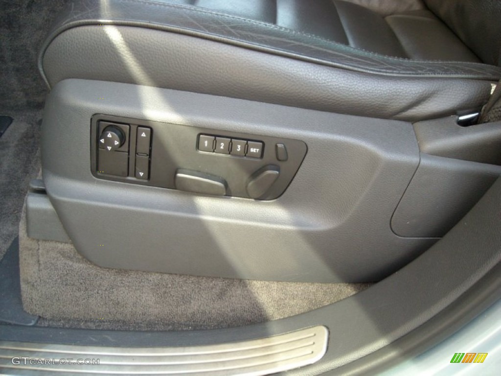 2004 Volkswagen Touareg V8 Controls Photo #74405971